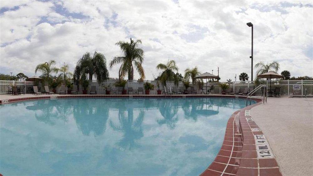 Hotel Spark By Hilton Sarasota Siesta Key Gateway Point O'Rocks