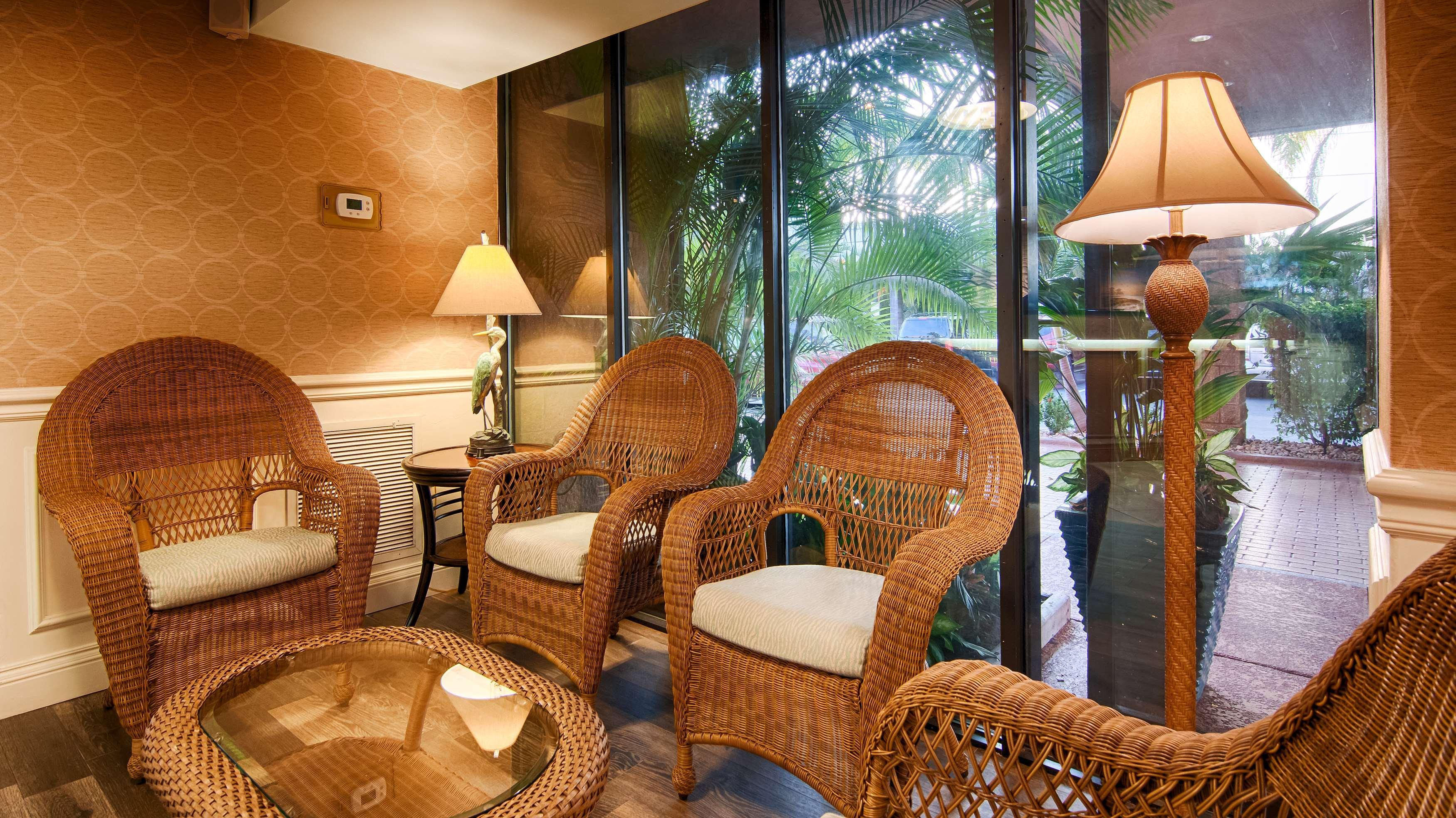 Spark By Hilton Sarasota Siesta Key Gateway Hotel Point O'Rocks