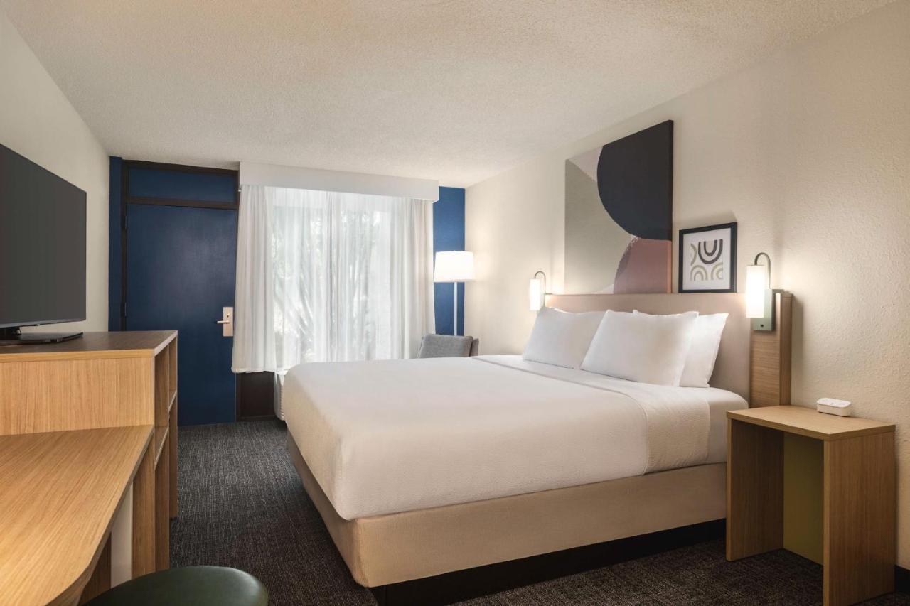Spark By Hilton Sarasota Siesta Key Gateway 3* Point O'Rocks