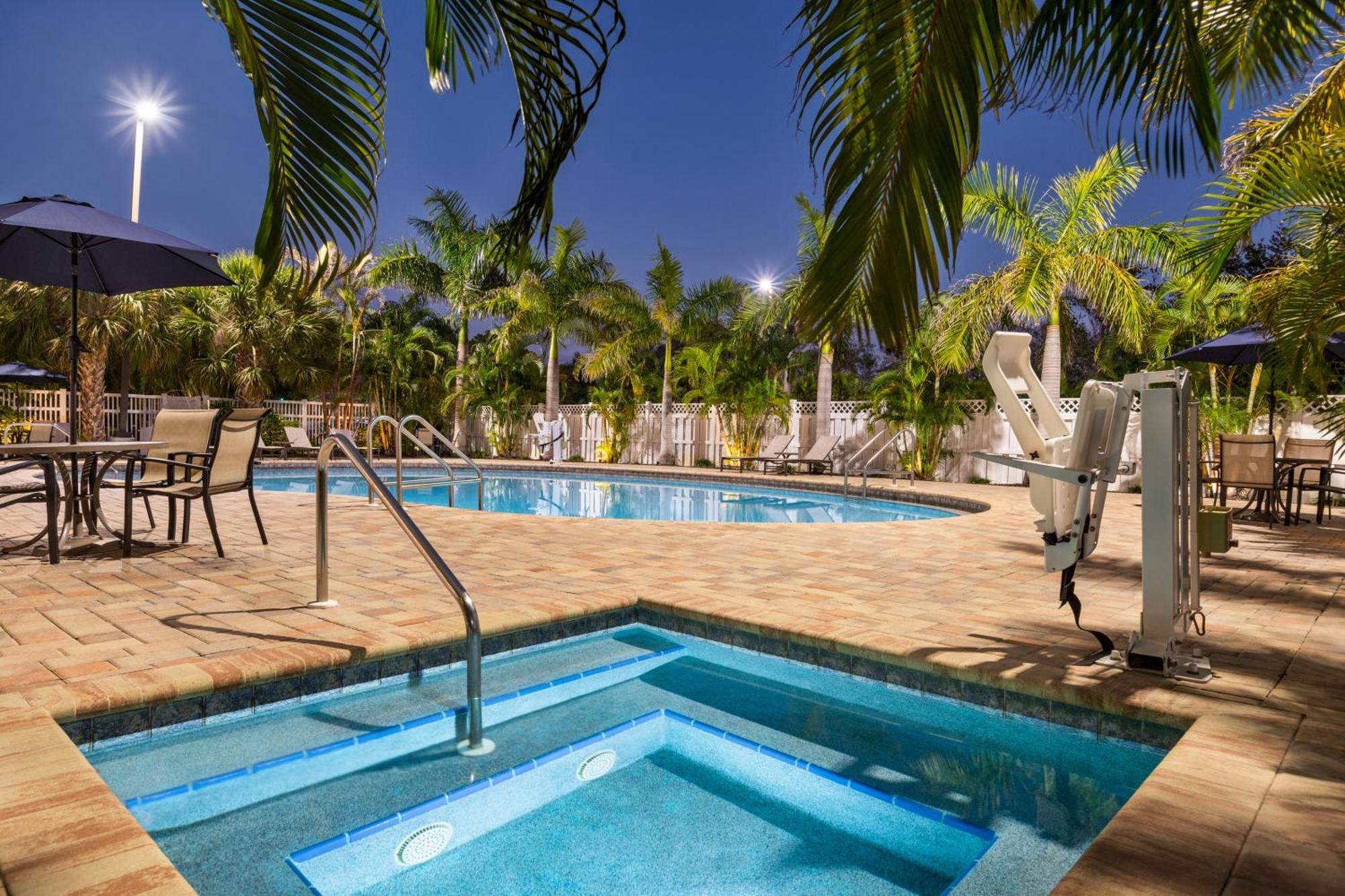Spark By Hilton Sarasota Siesta Key Gateway 3* Point O'Rocks