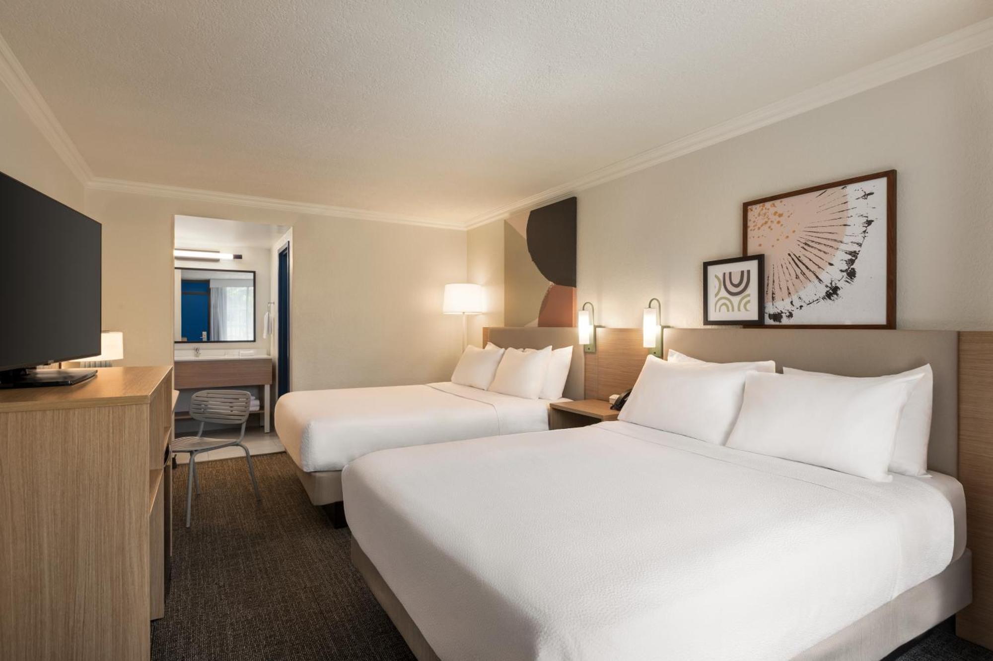 Spark By Hilton Sarasota Siesta Key Gateway Hotel Point O'Rocks