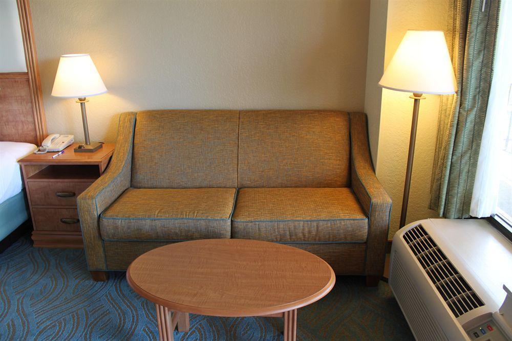 Spark By Hilton Sarasota Siesta Key Gateway Hotel Point O'Rocks