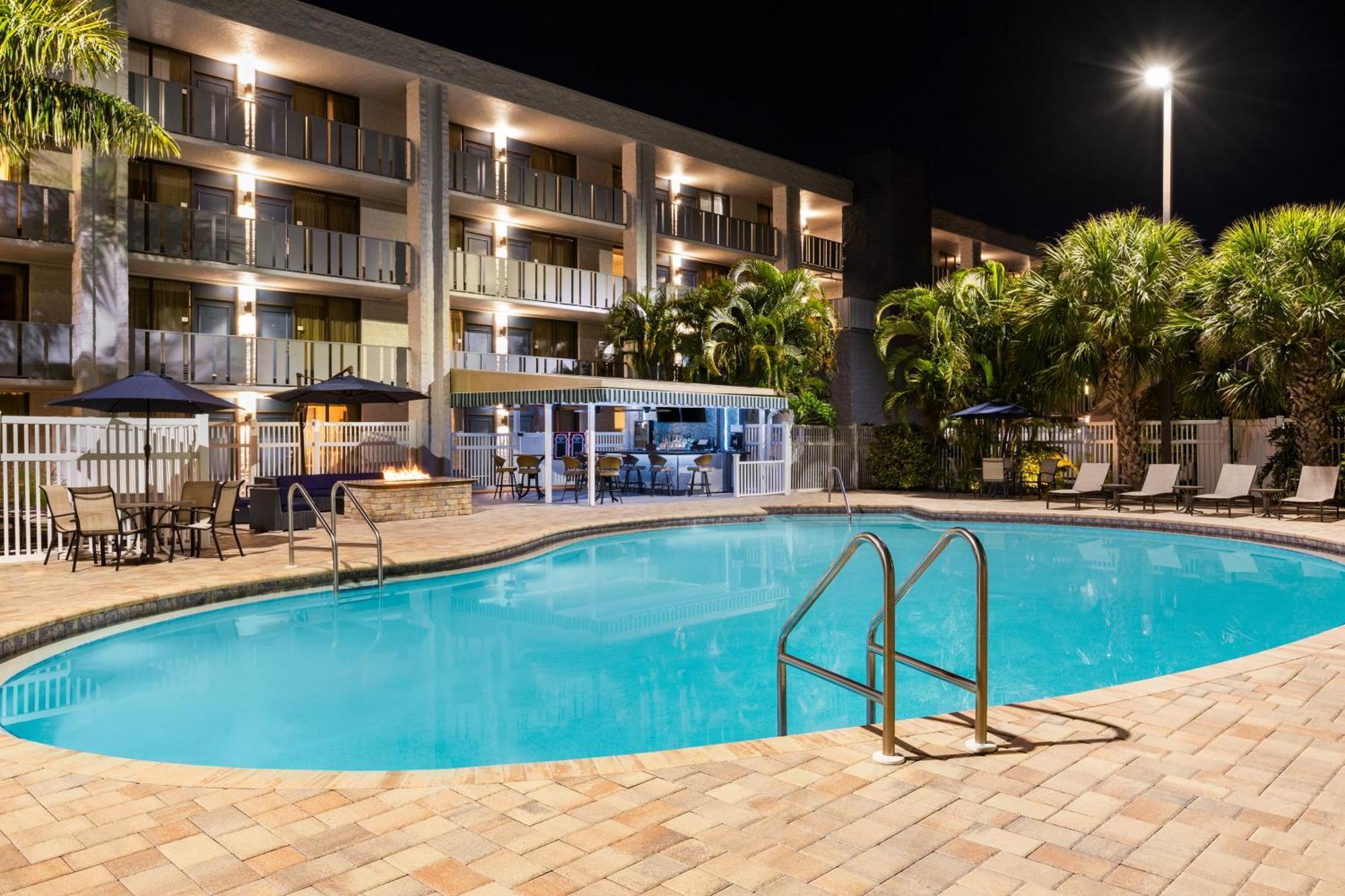 Western Siesta Key Gateway 3* Point O'Rocks